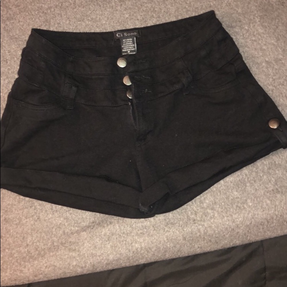 Black shorts - Picture 2 of 5